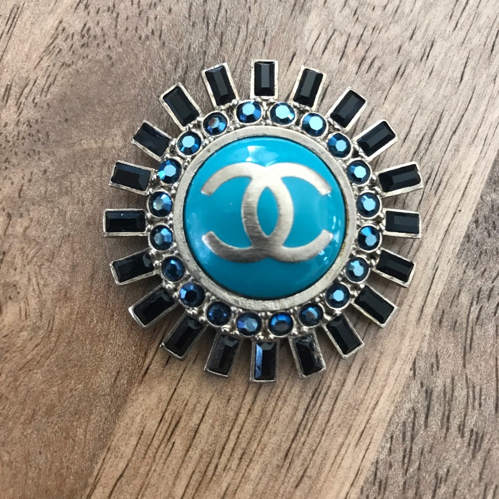 Chic Authentic Chanel Lapel Pin